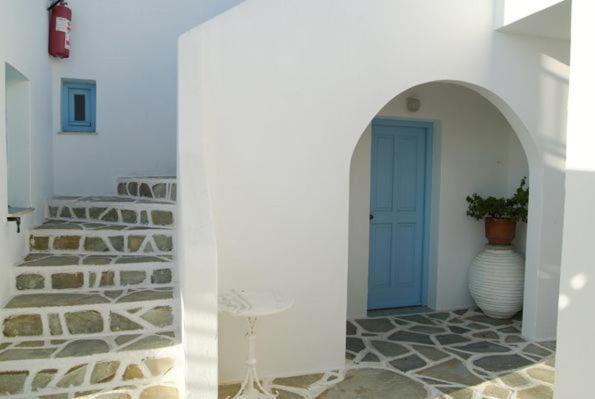 Paroscarmel Studio-Apartment Logaras Exterior photo