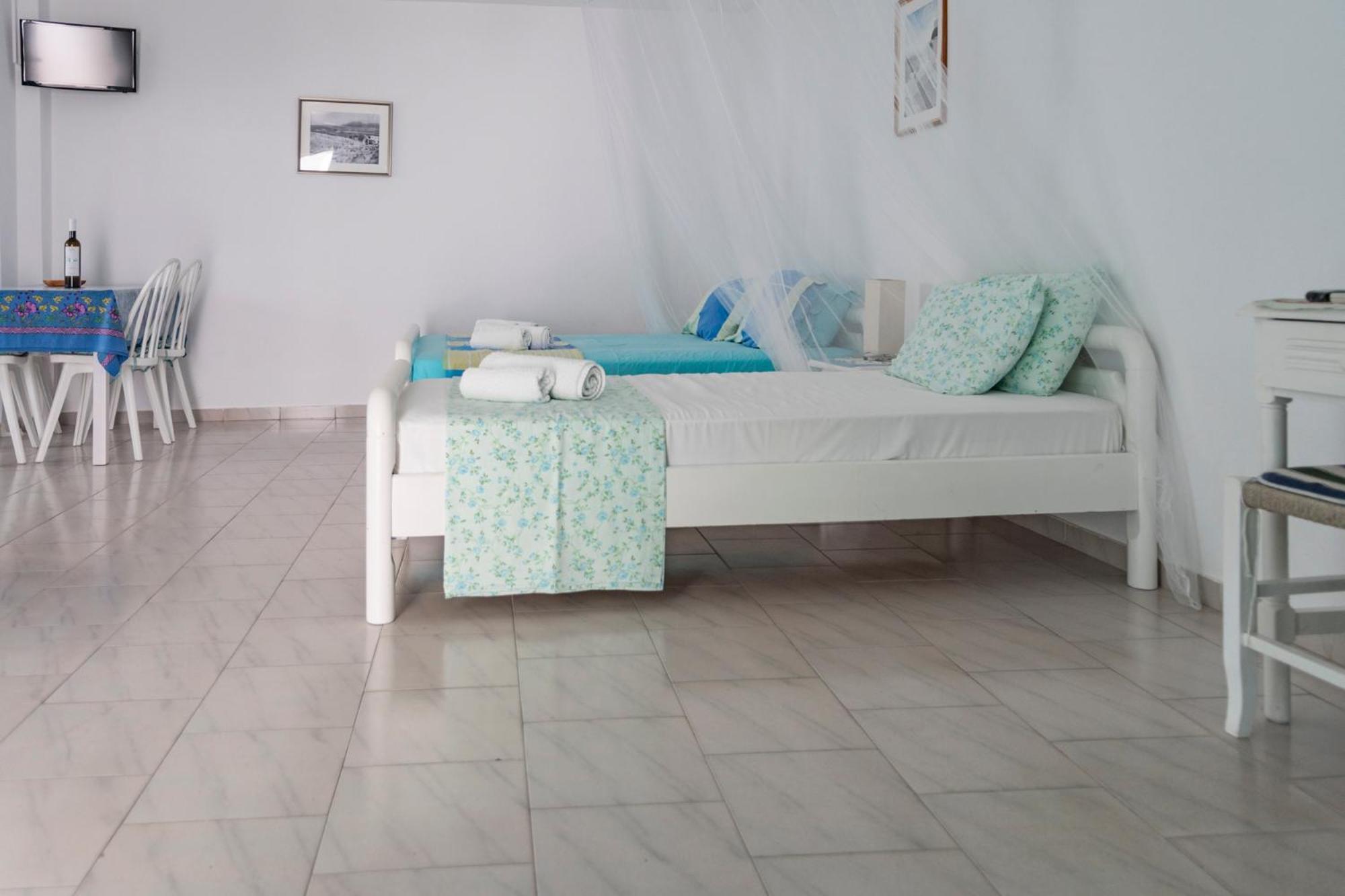 Paroscarmel Studio-Apartment Logaras Exterior photo