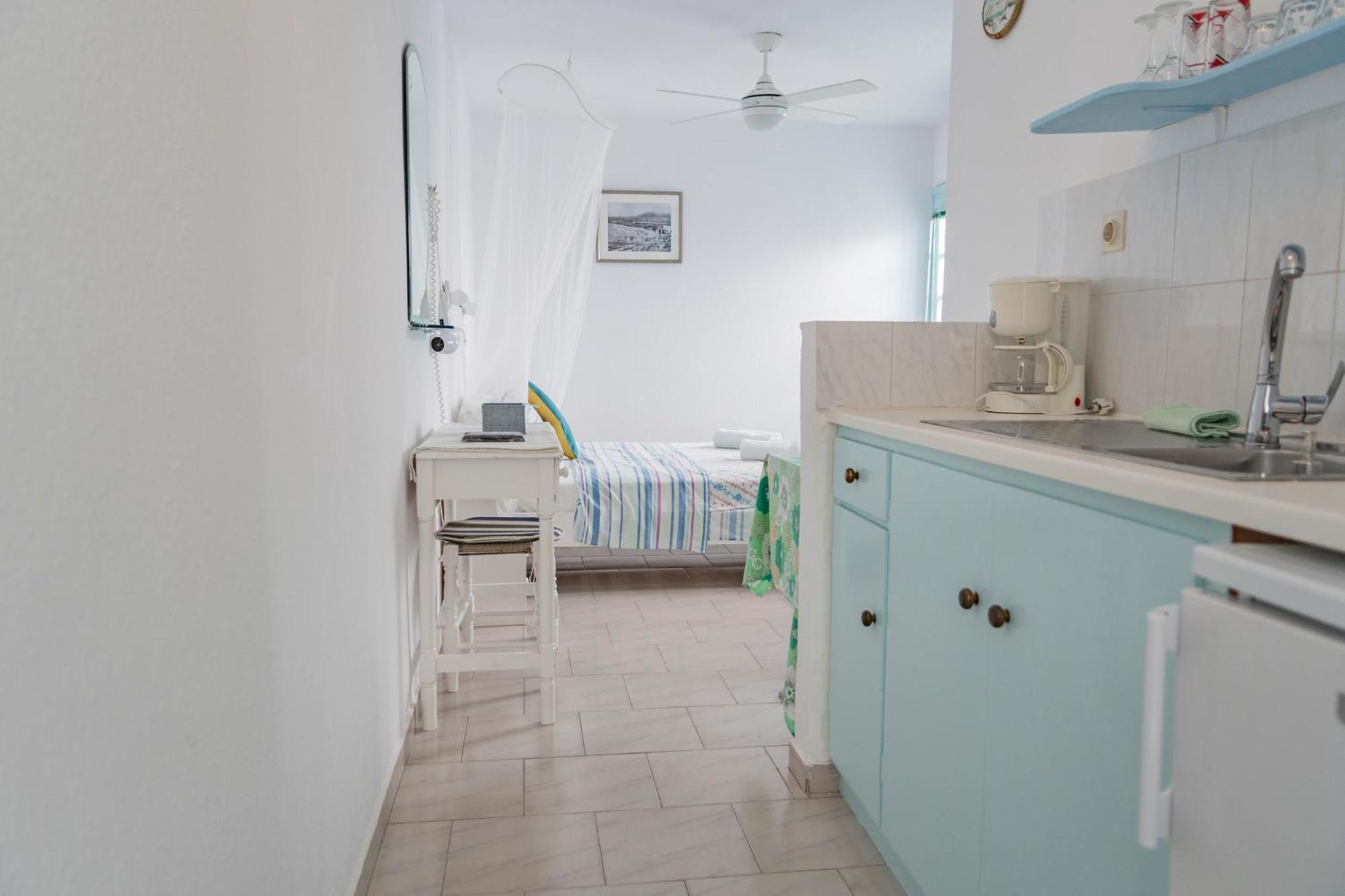 Paroscarmel Studio-Apartment Logaras Exterior photo